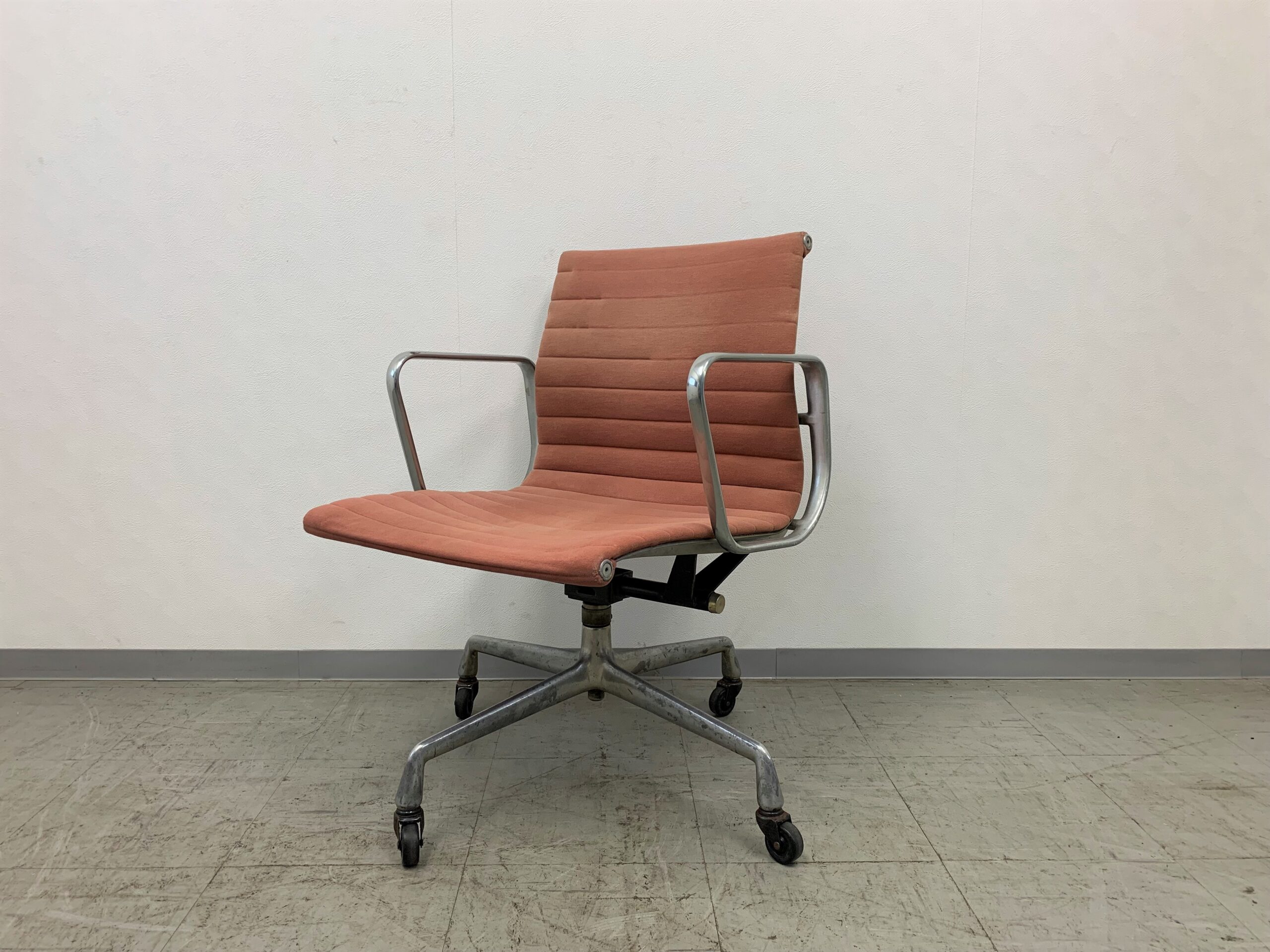 感謝価格】 （本物）ハーマンミラー アルミナムチェア Herman Miller 